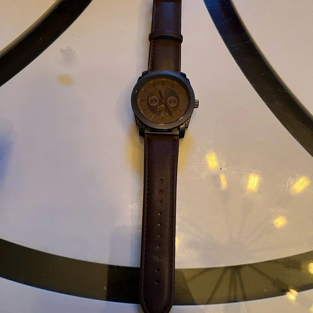 Watch - Picture 2 of 3